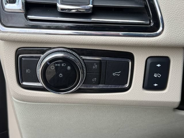 Used 2018 Lincoln Navigator Select w/ Technology Package RWD image 13