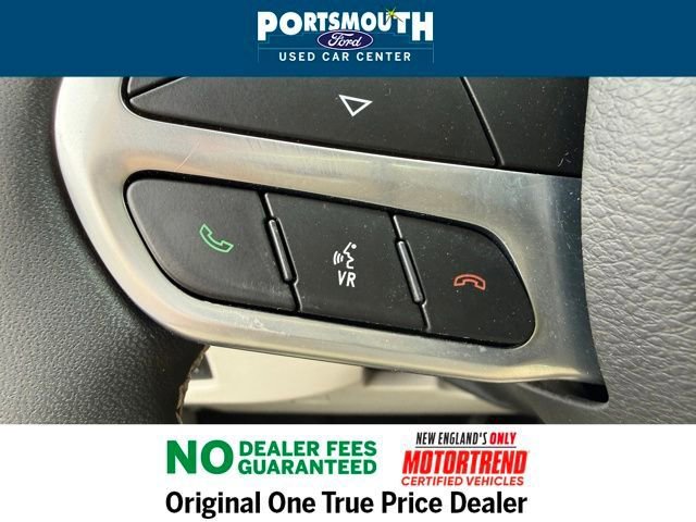 Used 2024 Chrysler Pacifica Touring-L image 19