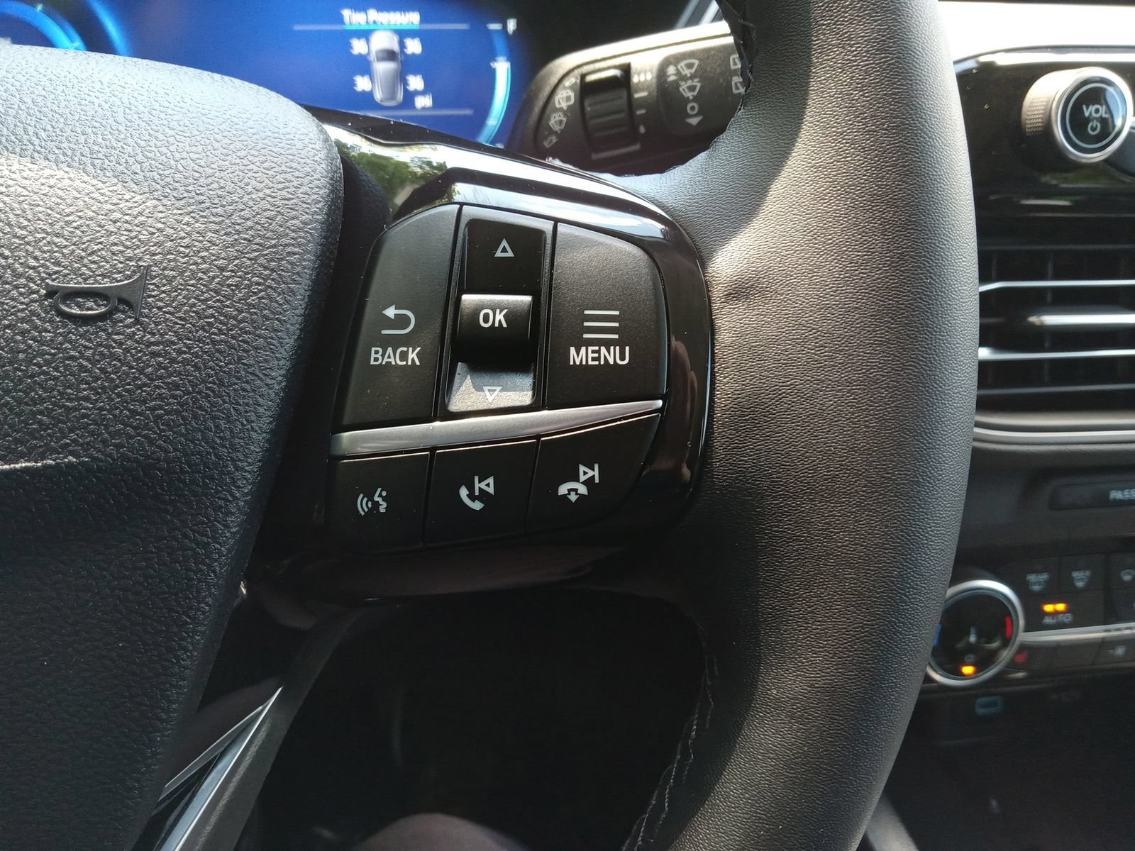Used 2022 Ford Escape SEL w/ Technology Package AWD/4WD image 22