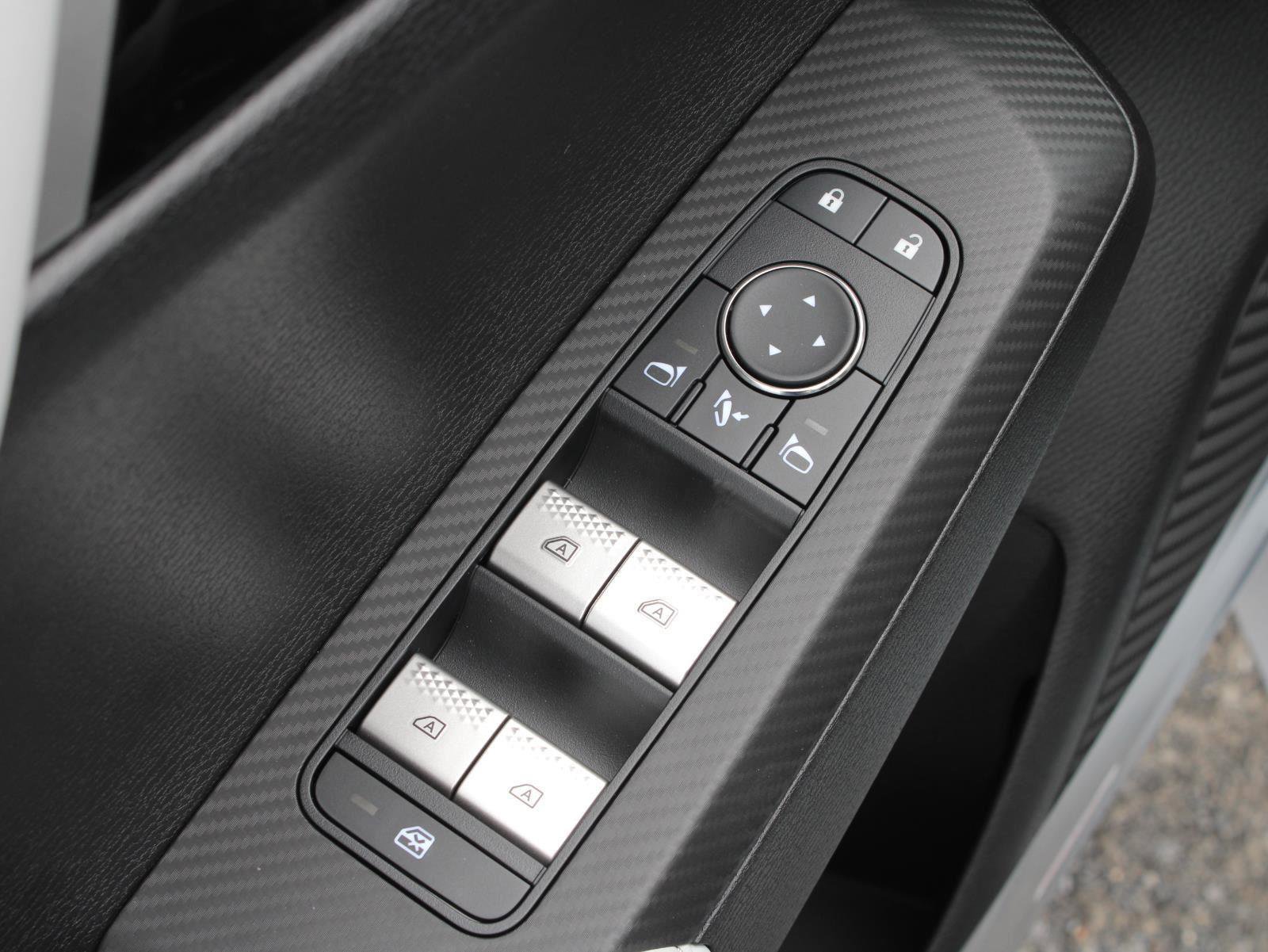 New 2025 Mitsubishi Outlander SE image 15