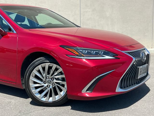 Used 2021 Lexus ES 300h w/ Accessory Package FWD image 2