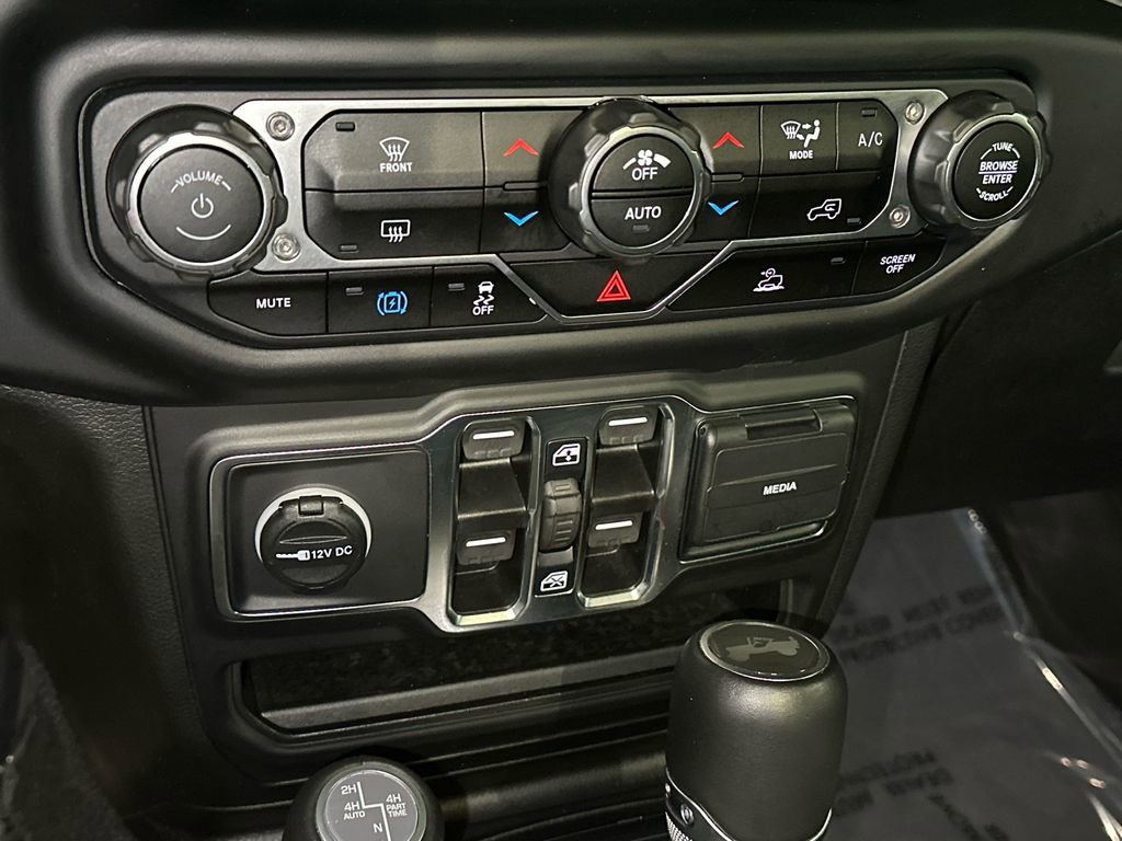 Used 2023 Jeep Wrangler Unlimited Sahara image 29