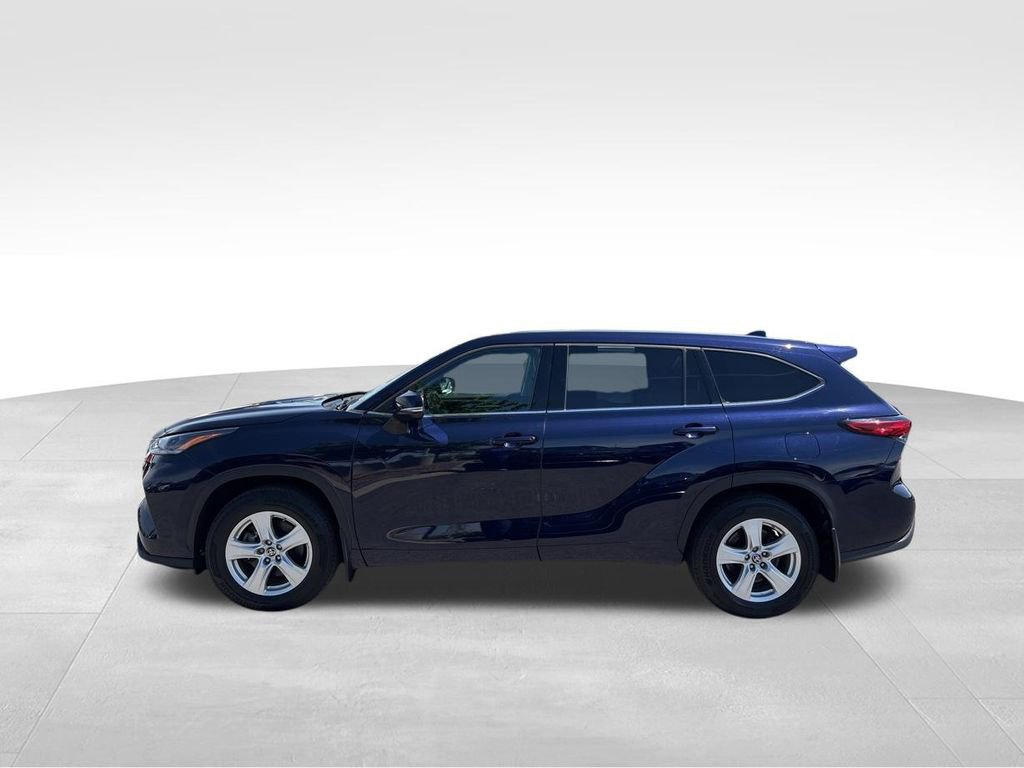 Used 2021 Toyota Highlander L AWD/4WD image 9