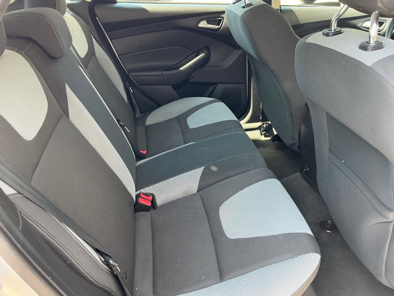 Used 2012 Ford Focus SE FWD image 11