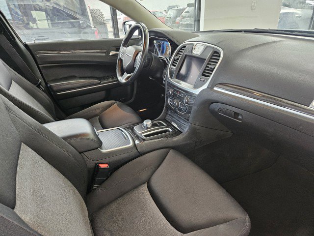 Used 2019 Chrysler 300 Touring w/ Chrome Appearance Package image 12