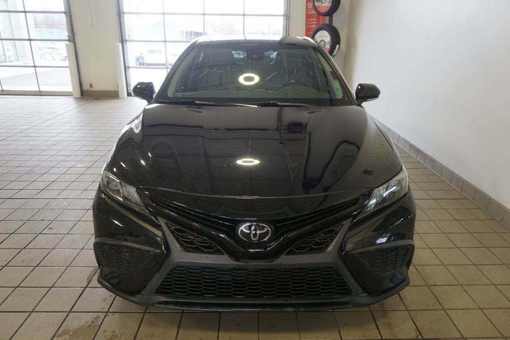 Used 2022 Toyota Camry SE w/ Convenience Package image 3