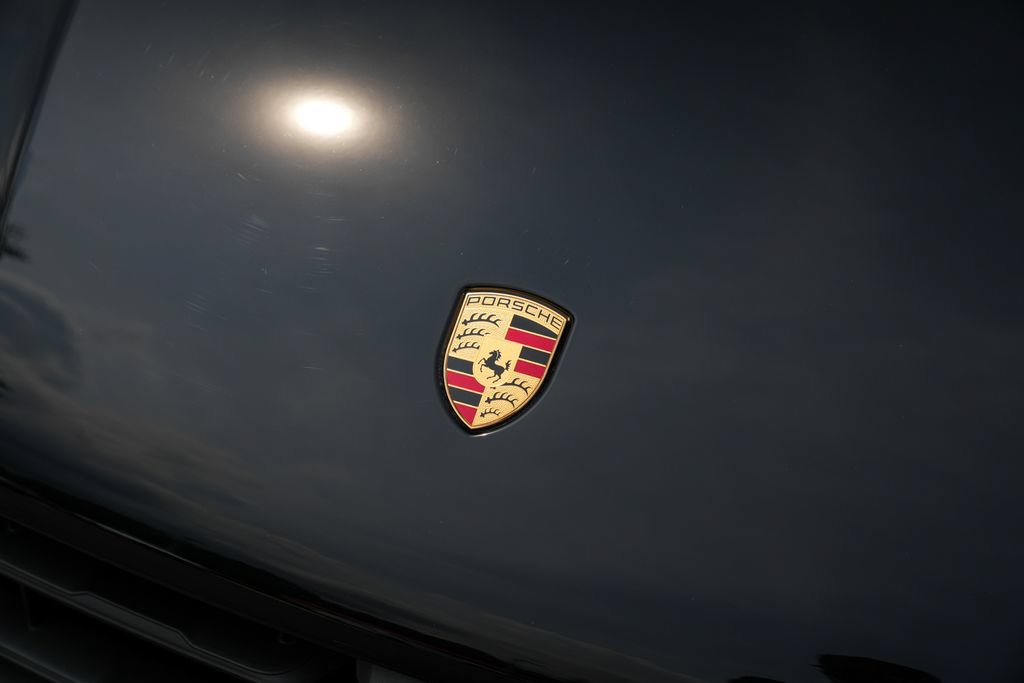 Certified 2026 Porsche Macan AWD/4WD image 8