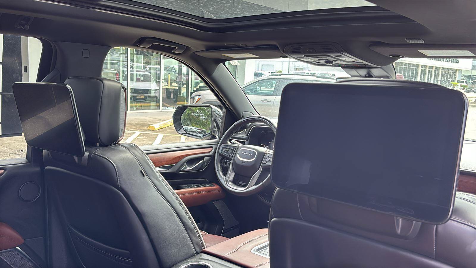 Certified 2023 GMC Yukon XL Denali Ultimate w/ LPO, Floor Liner Package AWD/4WD image 30