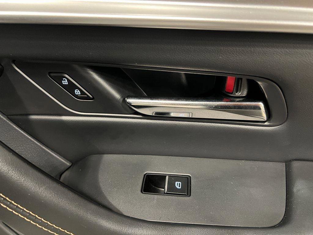 Used 2025 MAZDA CX-70 Plug-In Hybrid w/ Premium Pkg image 39