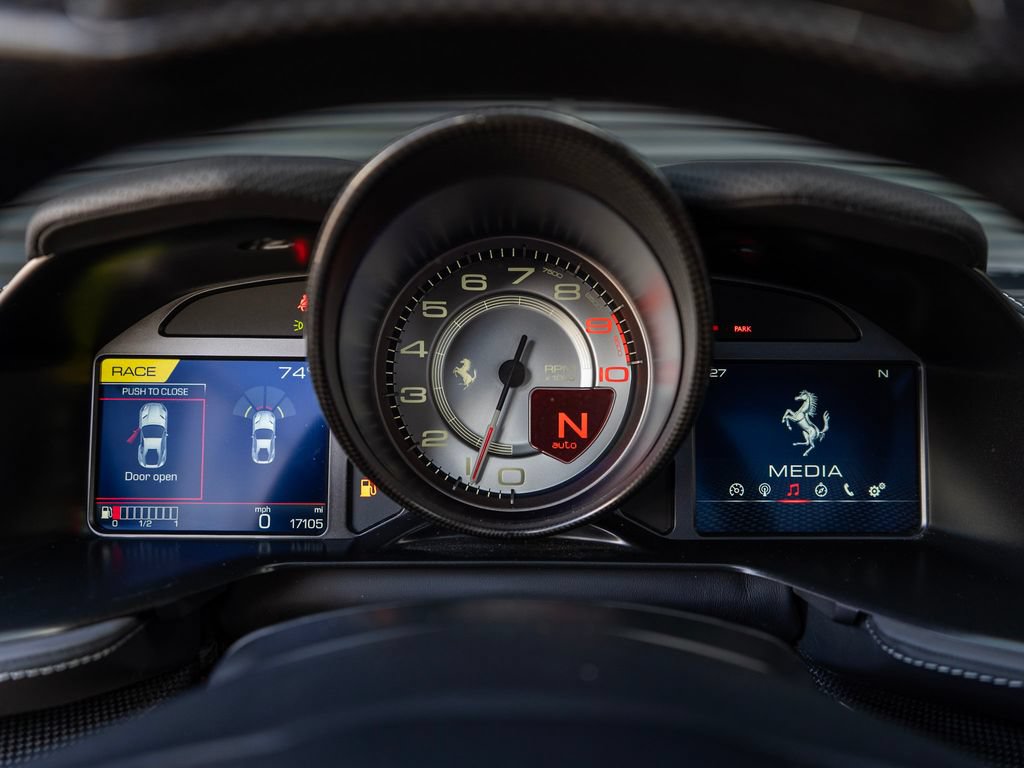 Used 2019 Ferrari 812 Superfast RWD image 17