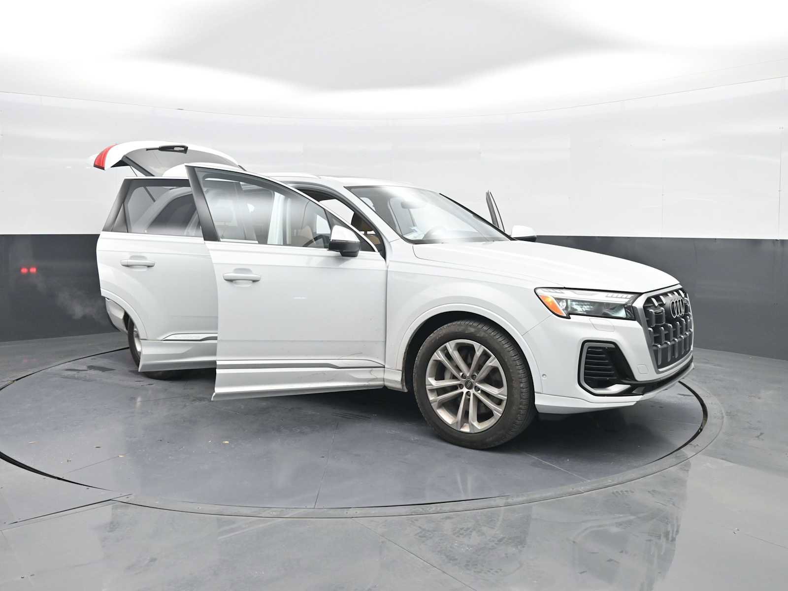Used 2025 Audi Q7 3.0T Prestige w/ Prestige Package image 45