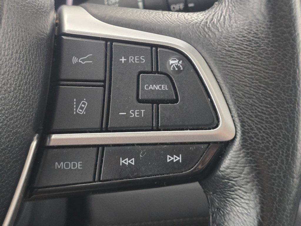 Certified 2024 Toyota Sienna XLE FWD image 33