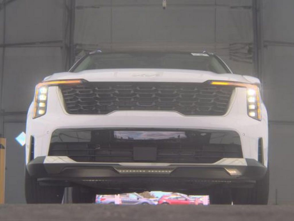 Used 2024 Kia Sorento S w/ Panoramic Sunroof Package image 4