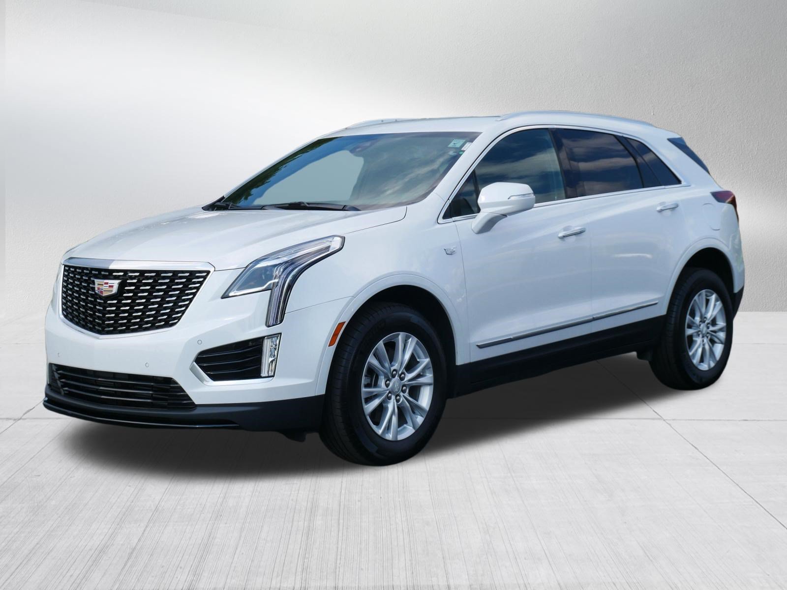 Used 2026 Cadillac XT5 Luxury w/ LPO, Floor Liner Package AWD/4WD image 2