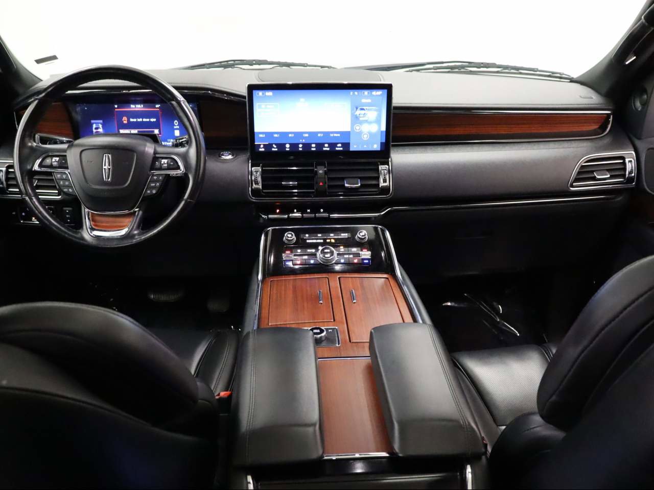 Used 2024 Lincoln Navigator Premiere image 17