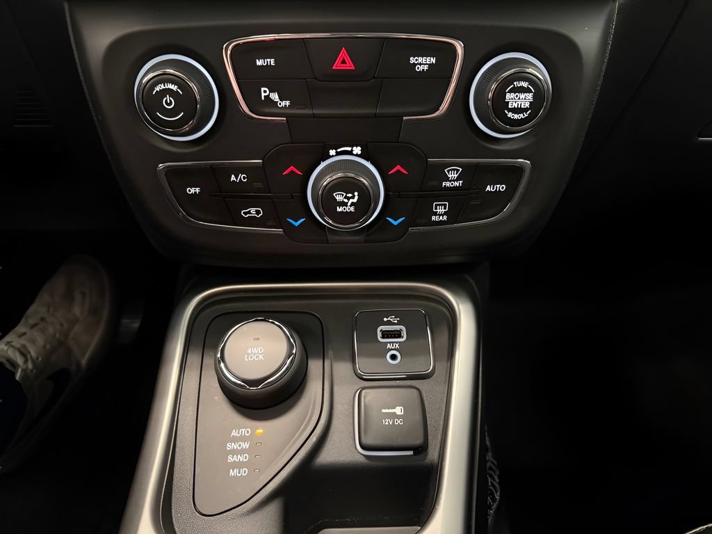 Used 2018 Jeep Compass Latitude w/ Popular Equipment Group AWD/4WD image 23