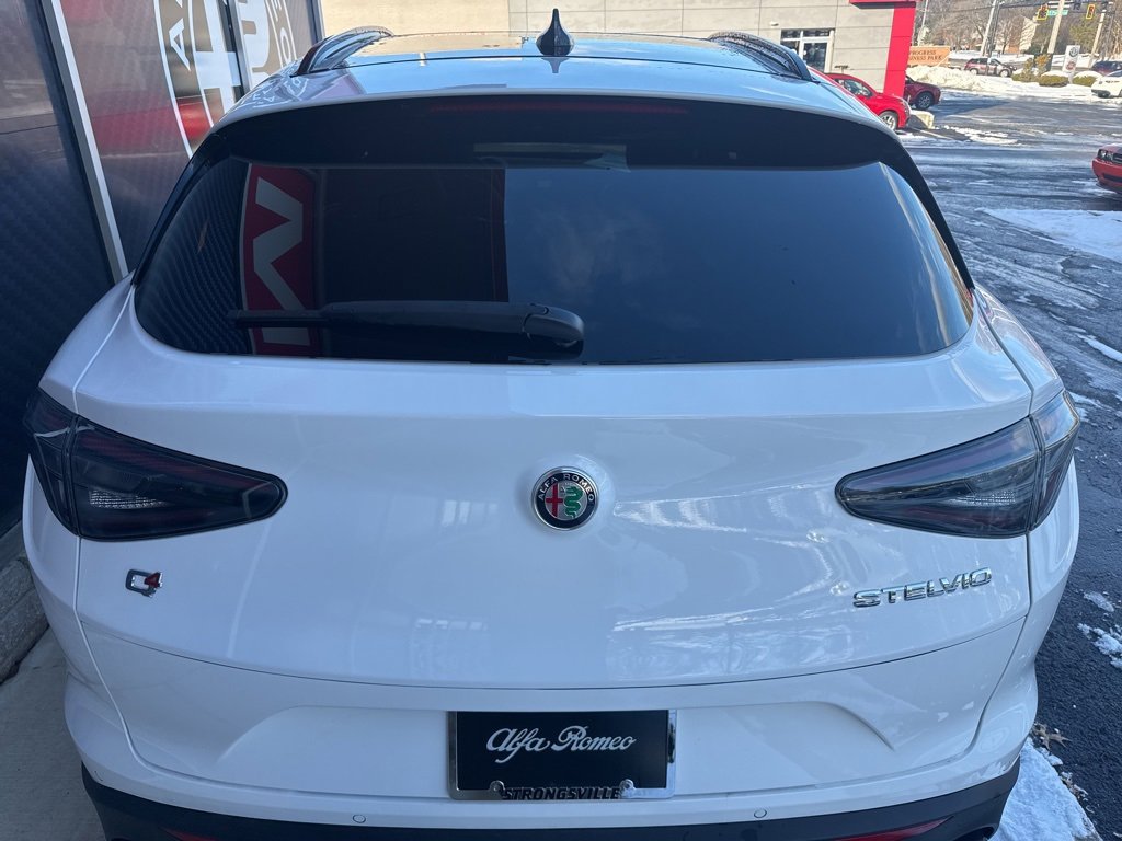 New 2025 Alfa Romeo Stelvio Sprint image 7