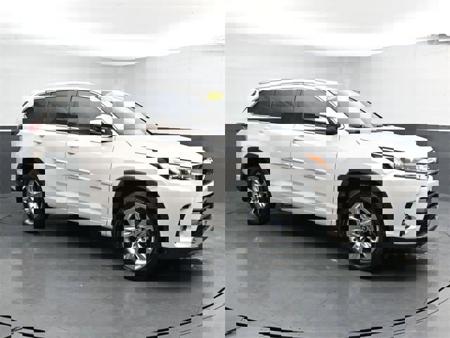 Used 2017 Toyota Highlander Limited image 3
