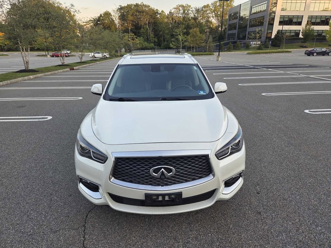 Used 2018 INFINITI QX60 Luxe w/ Premium Plus Package image 3