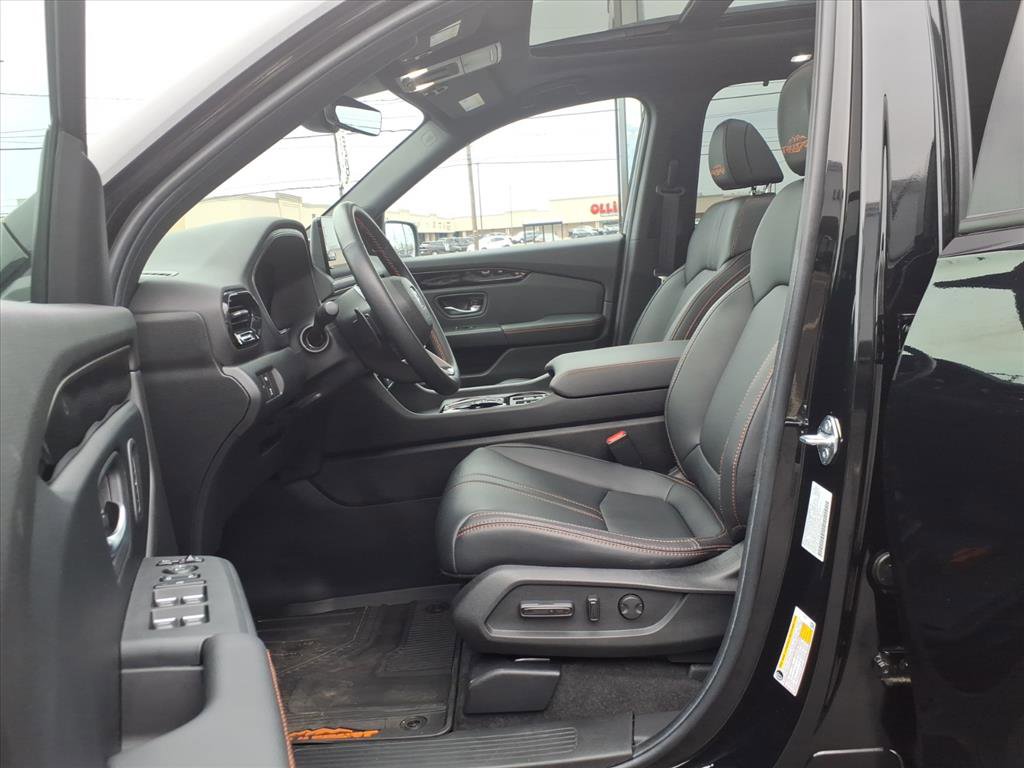 Used 2025 Honda Pilot TrailSport image 14