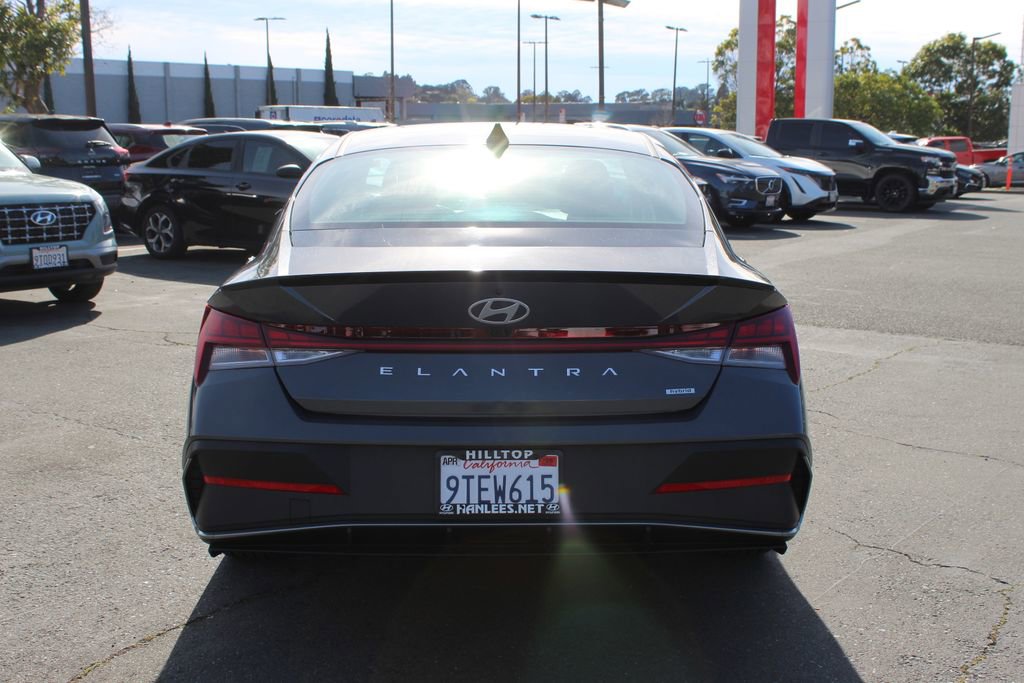 Used 2025 Hyundai Elantra SEL image 8