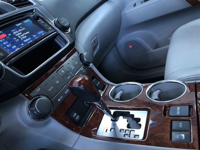 Used 2013 Toyota Highlander Limited AWD/4WD image 30