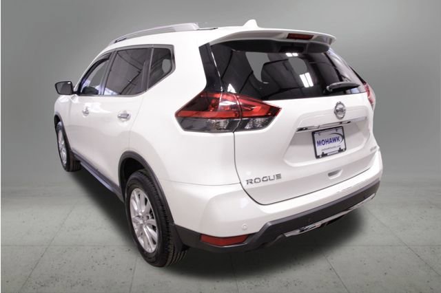 Used 2020 Nissan Rogue SV image 3