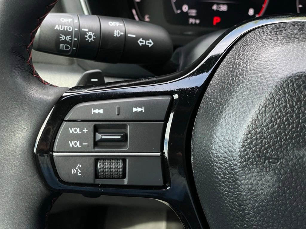 Used 2025 Honda Pilot Black Edition image 15