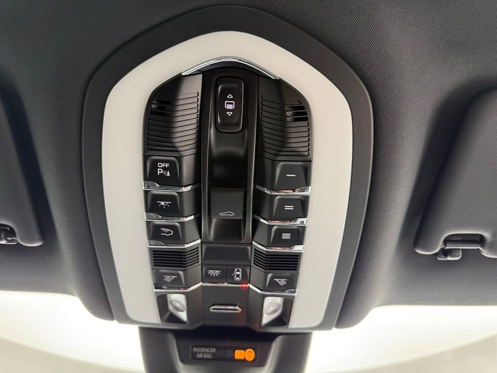 Used 2024 Porsche Macan image 38