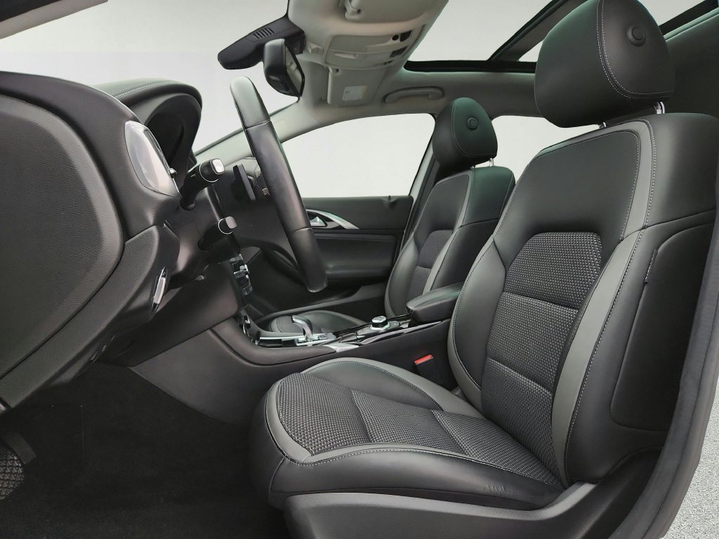 Used 2019 INFINITI QX30 AWD w/ Navigation Package image 11