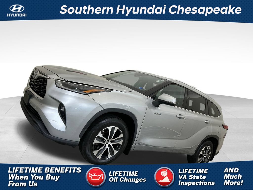 Used 2021 Toyota Highlander XLE AWD/4WD image 1