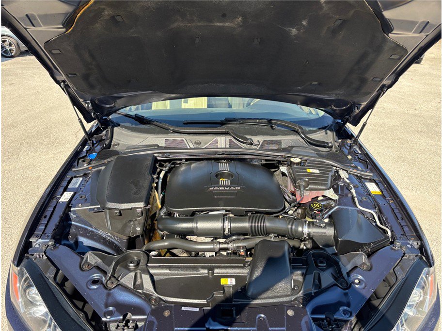 Used 2015 Jaguar XF Premium RWD image 50