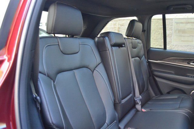 New 2025 Jeep Grand Cherokee Limited w/ Black Appearance Package image 35