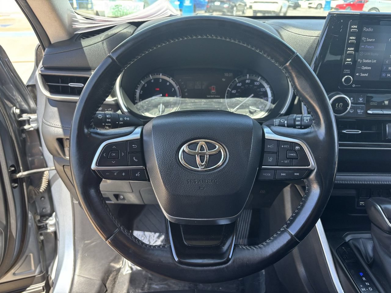 Used 2020 Toyota Highlander XLE AWD/4WD image 25
