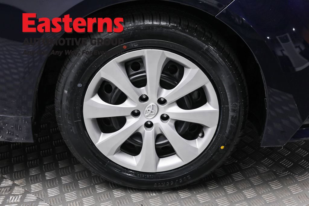 Used 2025 Toyota Corolla LE image 30