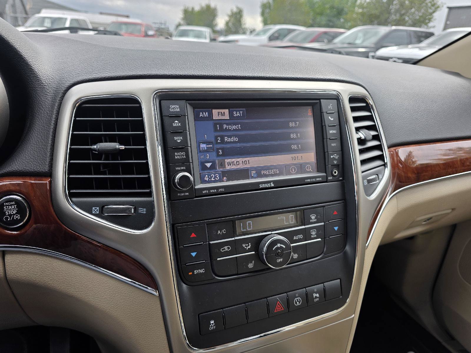 Used 2013 Jeep Grand Cherokee Limited w/ Trailer Tow Group AWD/4WD image 15