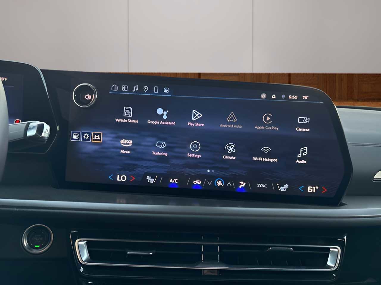 Used 2025 Chevrolet Traverse LT image 21