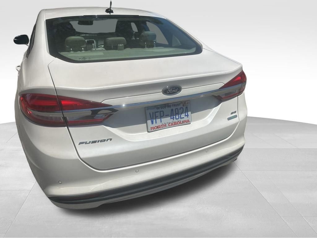 Used 2017 Ford Fusion SE w/ Fusion SE Technology Package FWD image 22