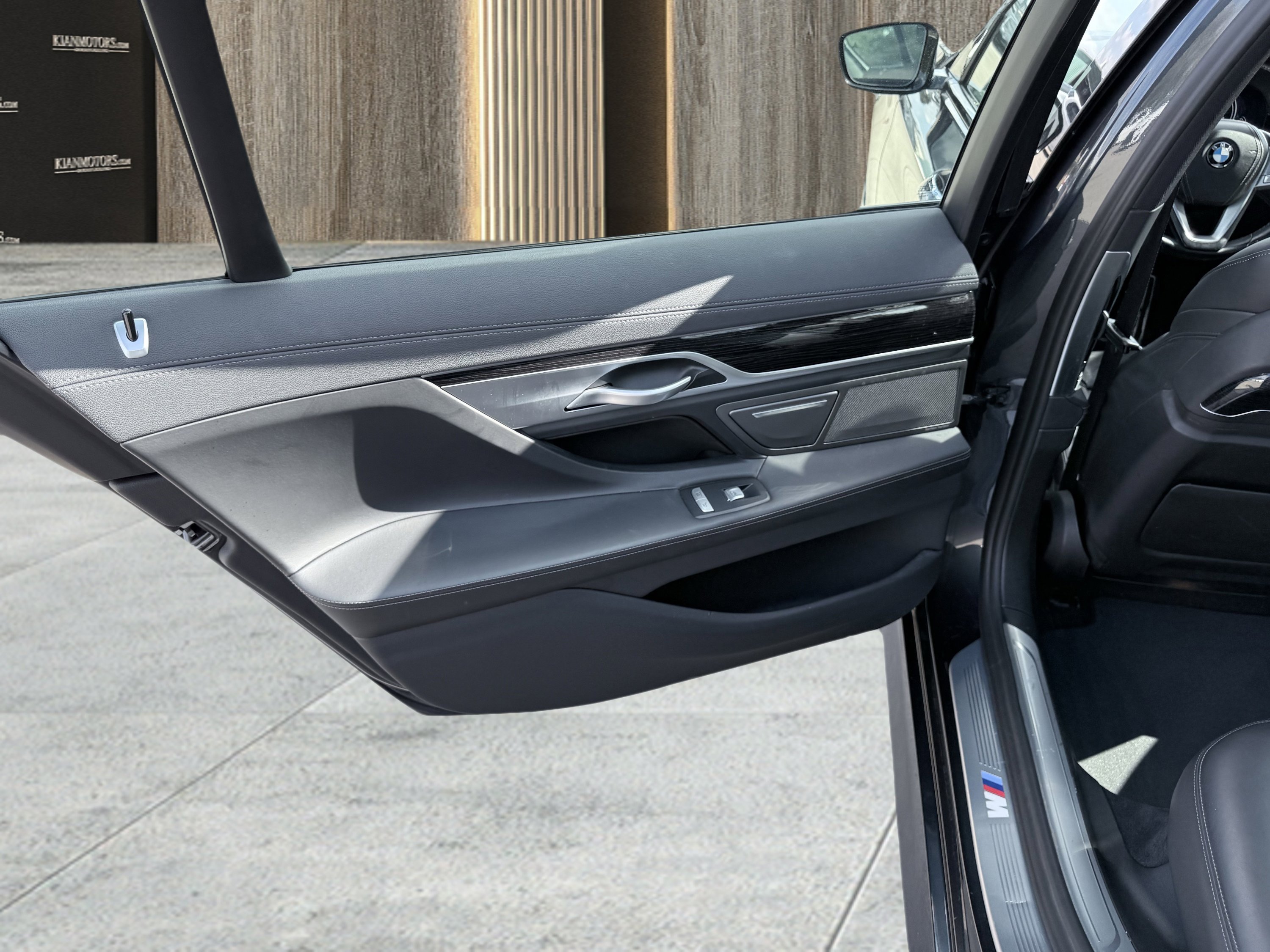 Used 2019 BMW 750i w/ M Sport Package image 62