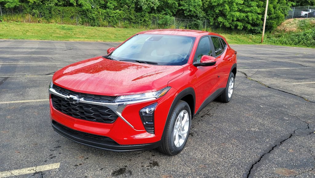 New 2026 Chevrolet Trax LS w/ LS Convenience Package FWD image 5