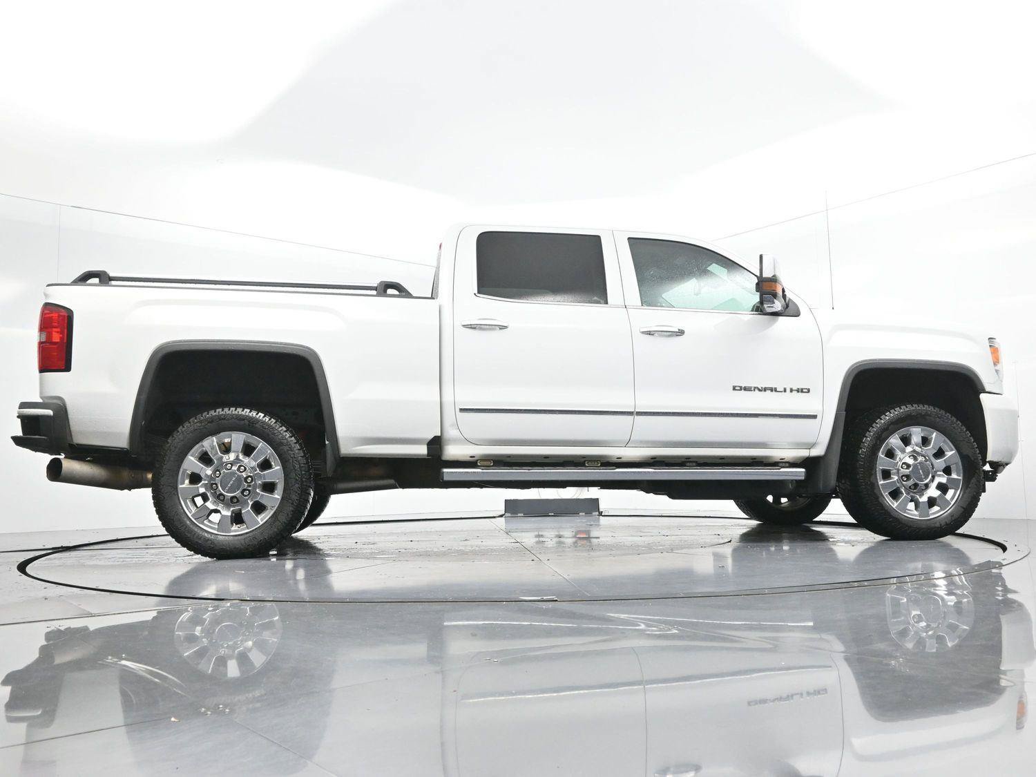 Used 2019 GMC Sierra 2500 Denali w/ Duramax Plus Package AWD/4WD image 50