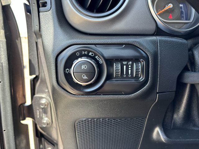 Used 2021 Jeep Gladiator Sport AWD/4WD image 32