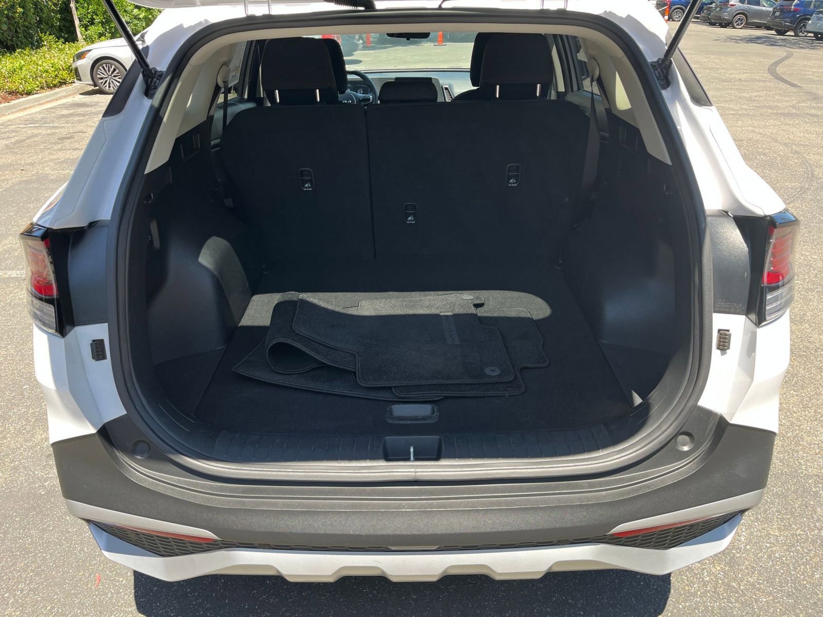 Used 2025 Kia Sportage LX FWD image 30