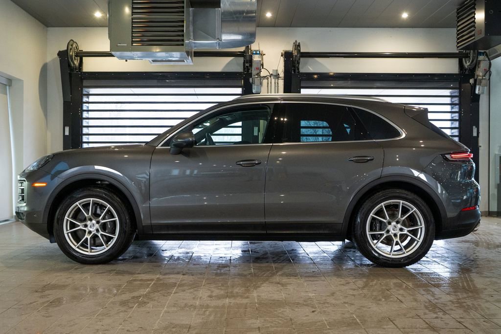 Certified 2025 Porsche Cayenne image 2