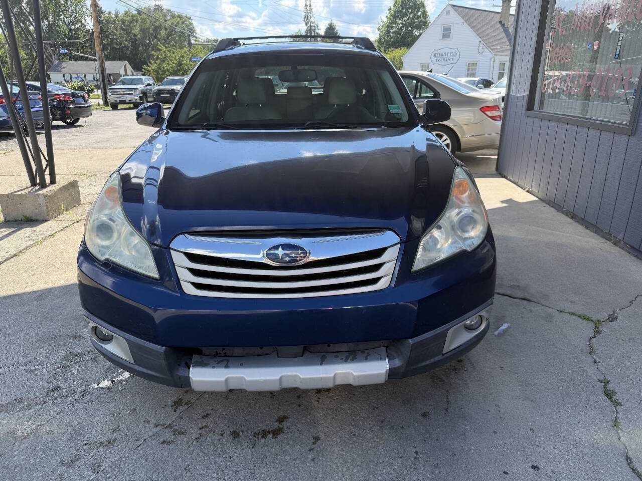 Used 2011 Subaru Outback 2.5i Limited w/ PWR Moonroof Pkg AWD/4WD image 3