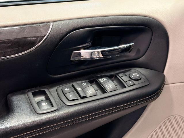 Used 2014 Chrysler Town & Country Touring FWD image 16