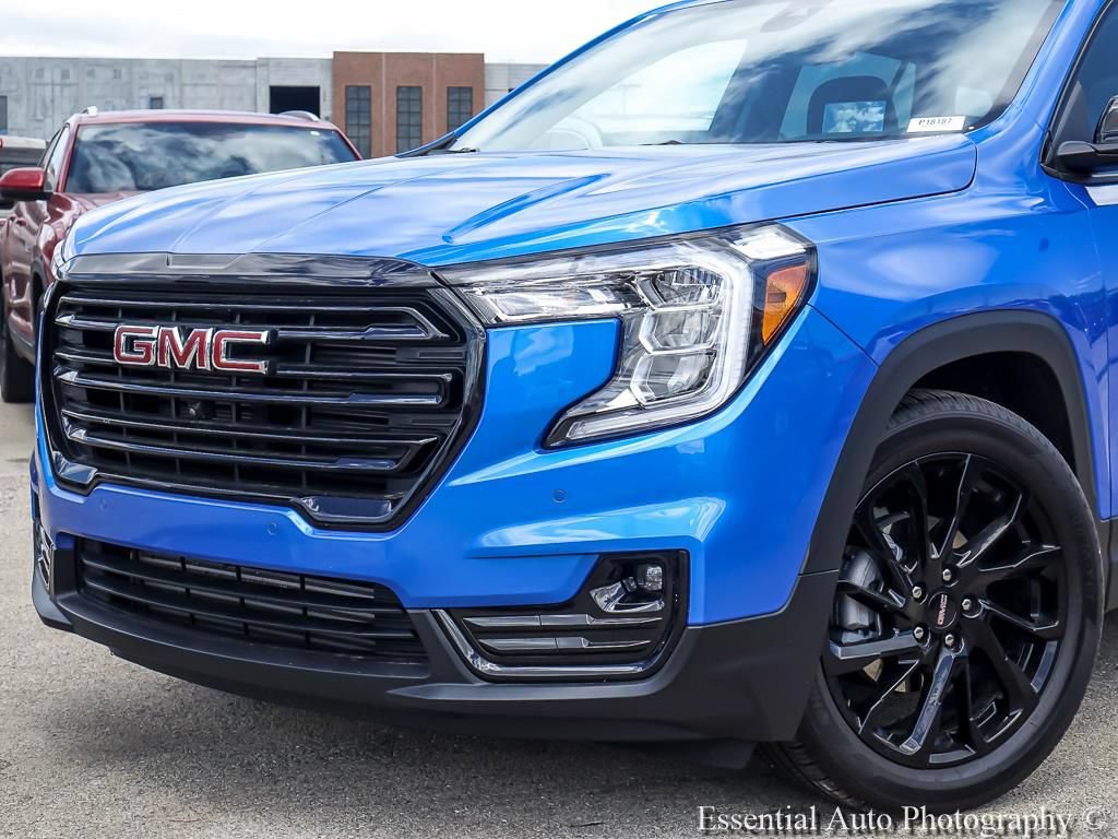 Certified 2024 GMC Terrain SLT w/ Tech Package FWD image 3
