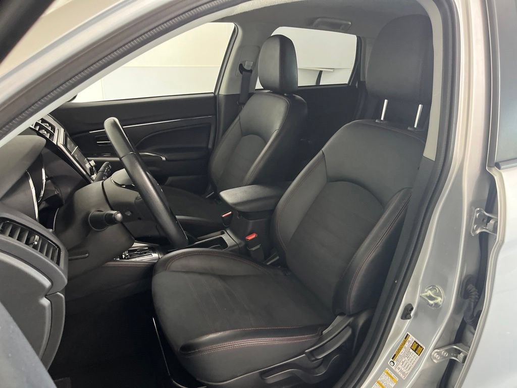 Used 2025 Mitsubishi Outlander Sport SE AWD/4WD image 19
