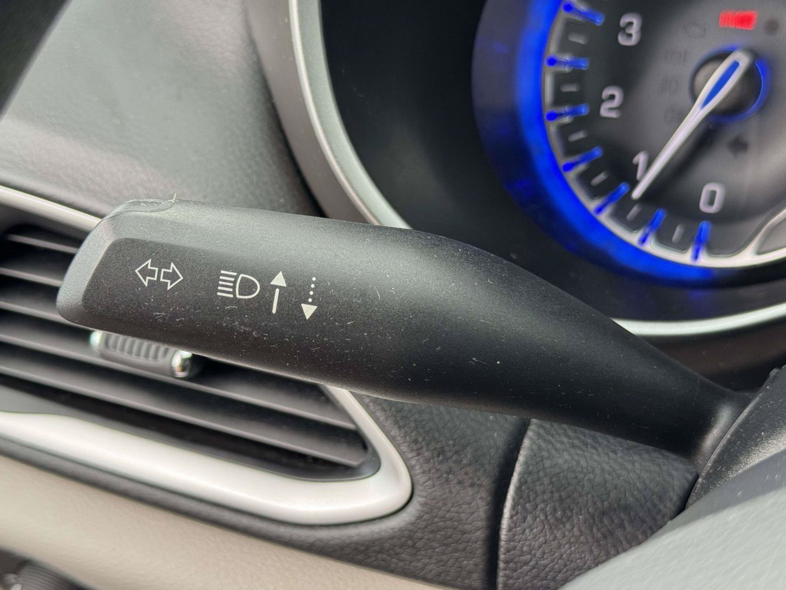 Used 2017 Chrysler Pacifica LX FWD image 13