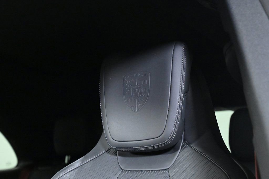 Used 2025 Porsche Macan Electric RWD image 22